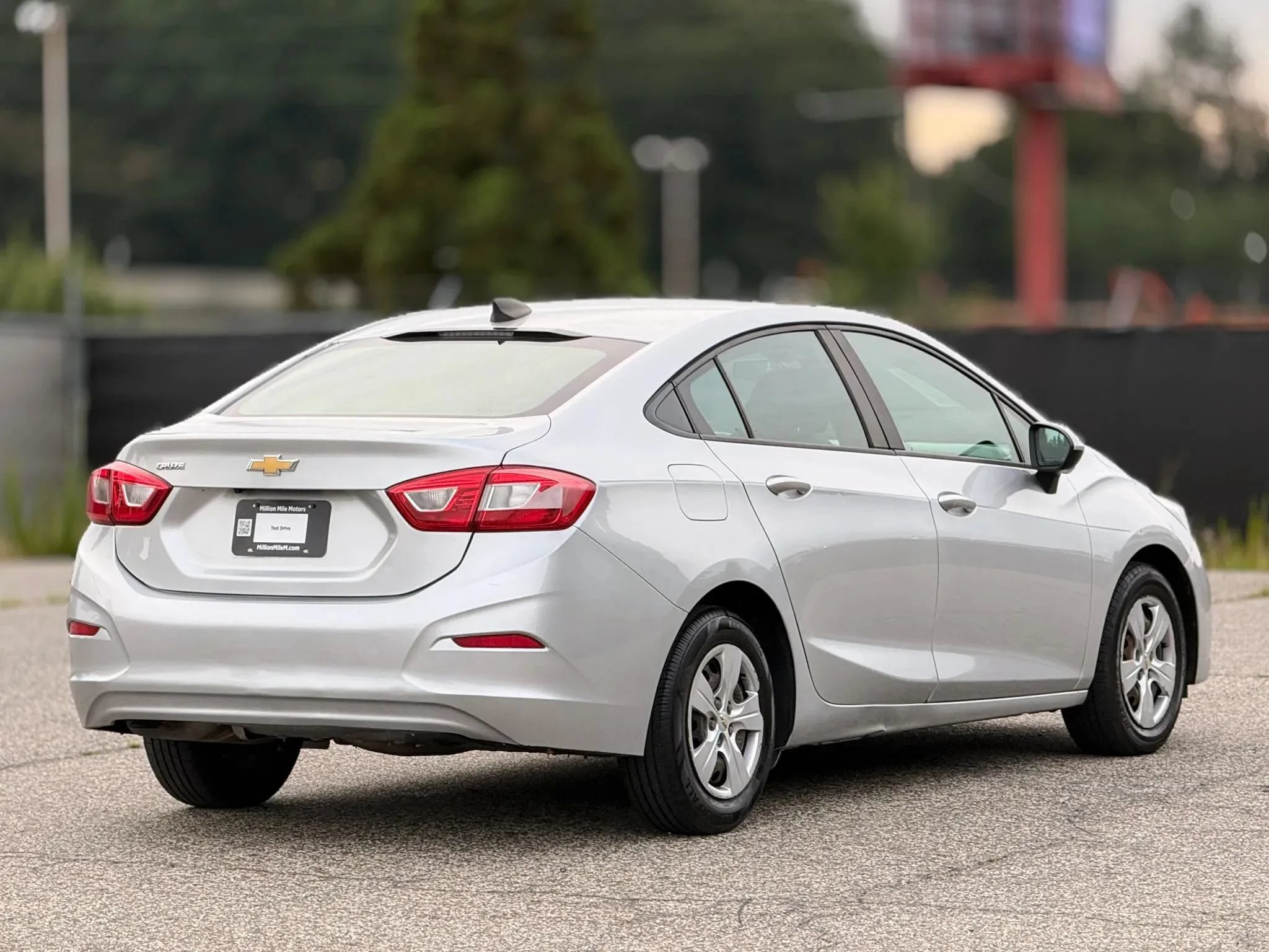 Used 2017 Chevrolet Cruze LS FWD image 9