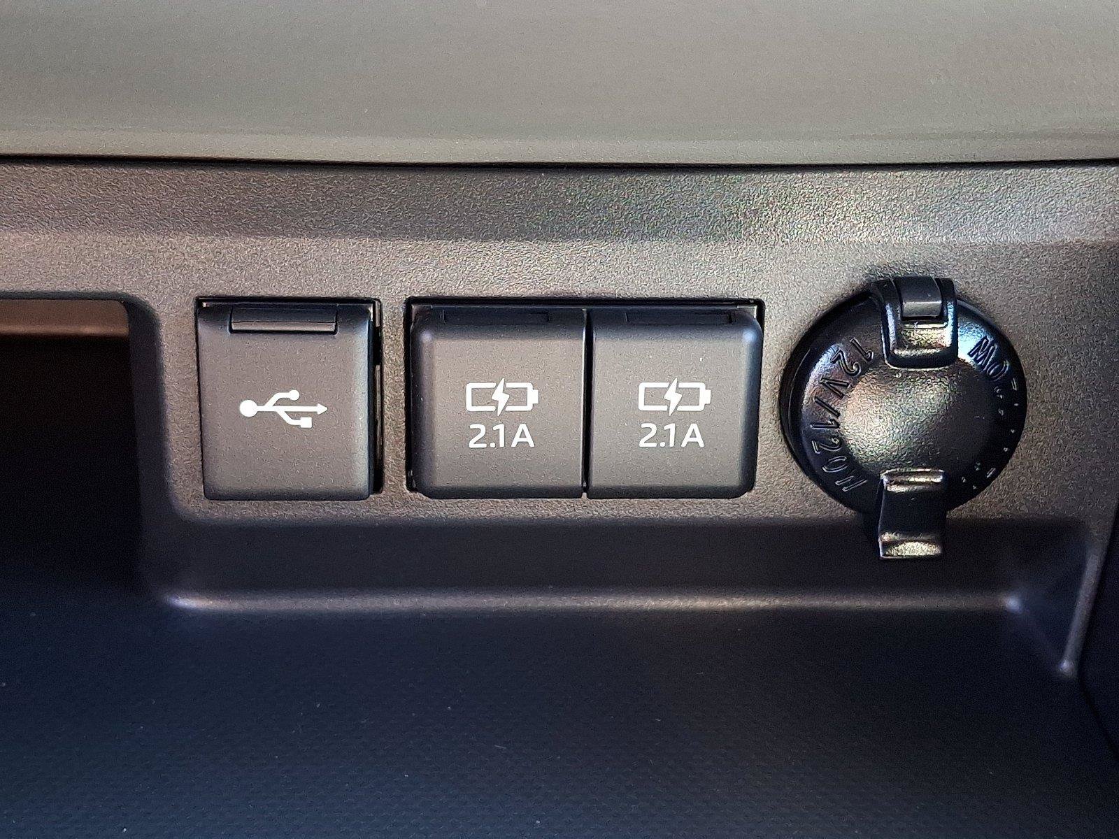 Used 2021 Toyota Highlander LE AWD/4WD image 28