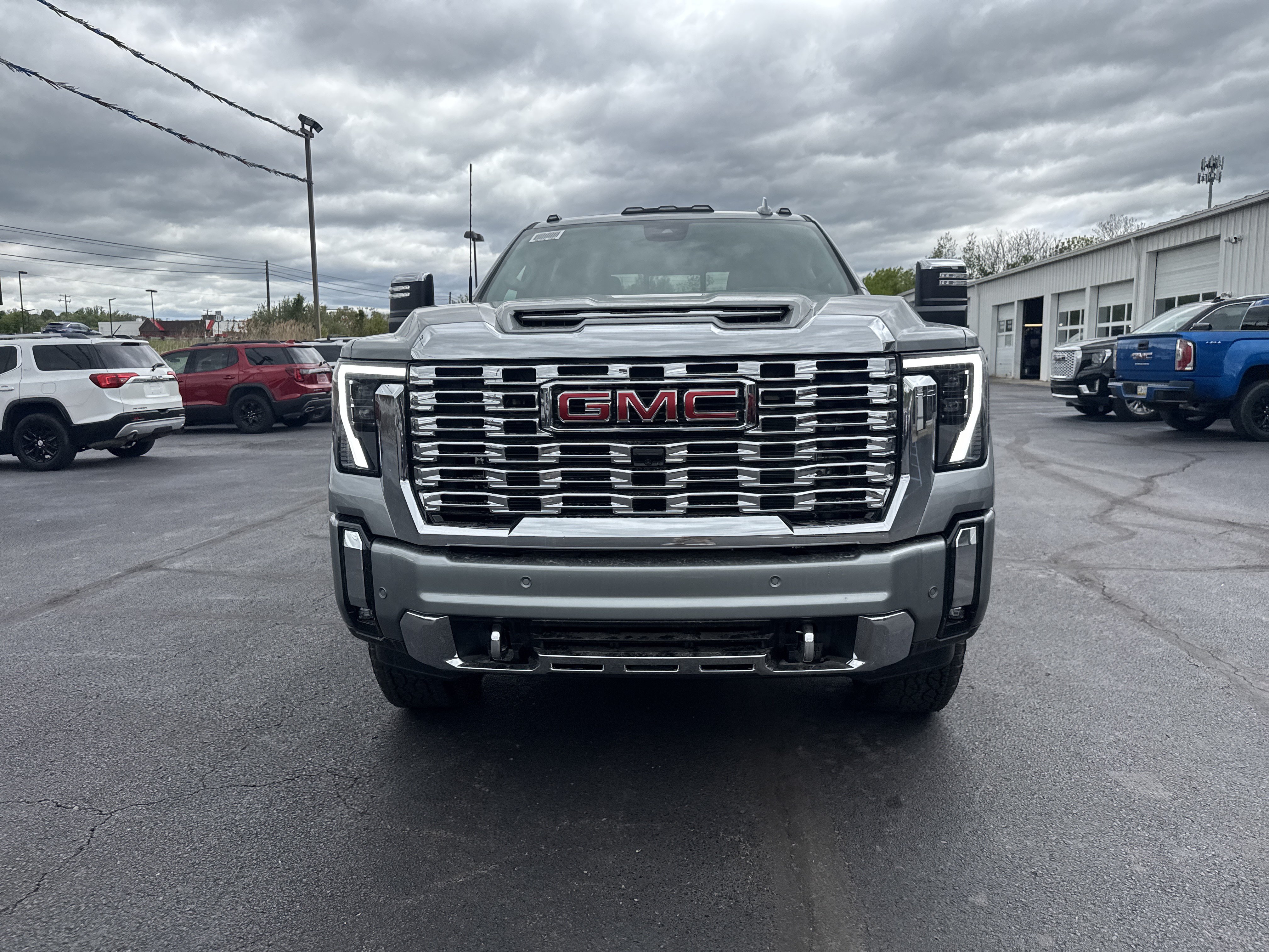 New 2026 GMC Sierra 2500 Denali w/ Denali Reserve Package AWD/4WD image 9