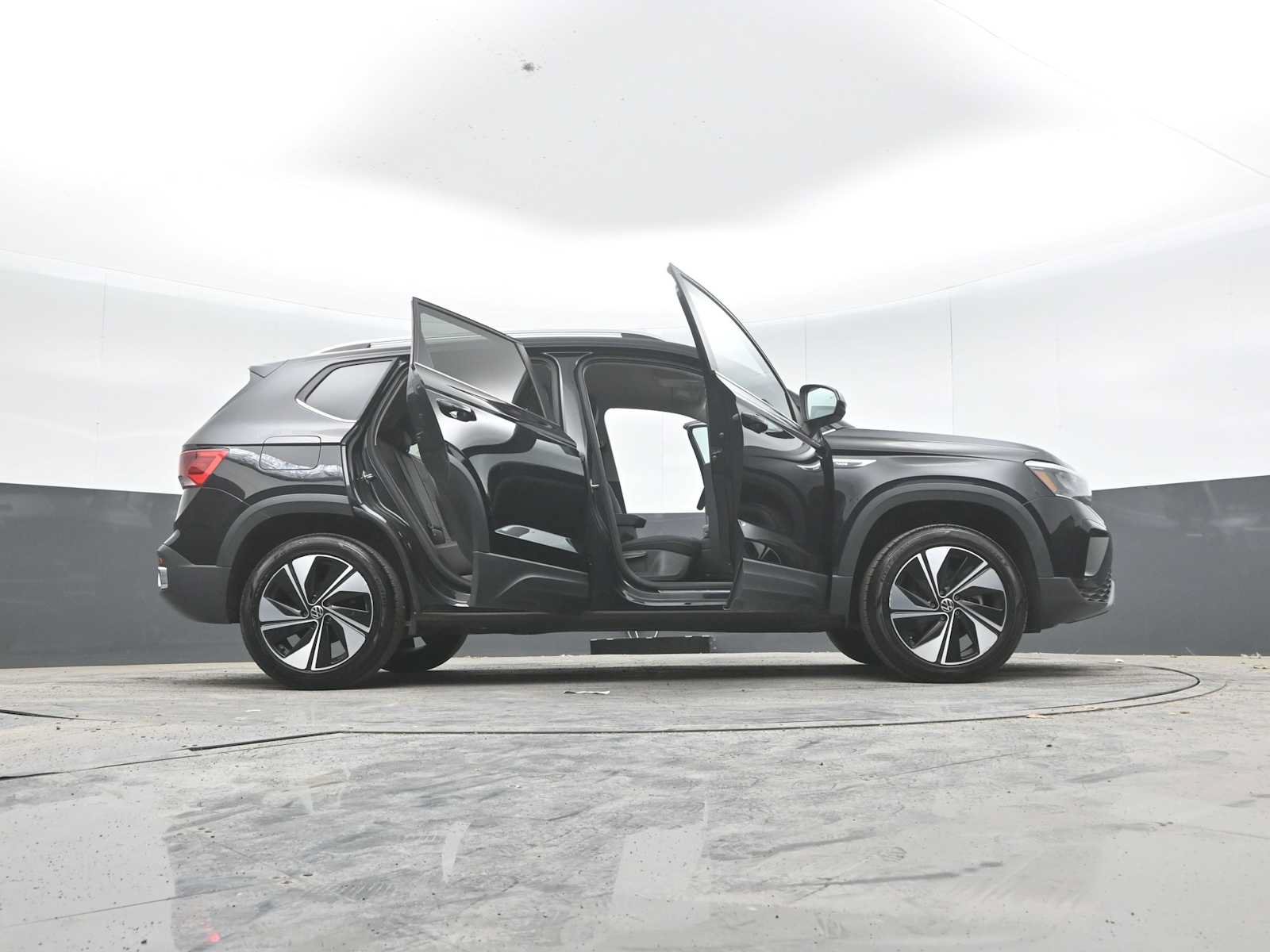 Used 2024 Volkswagen Taos SE AWD/4WD image 54