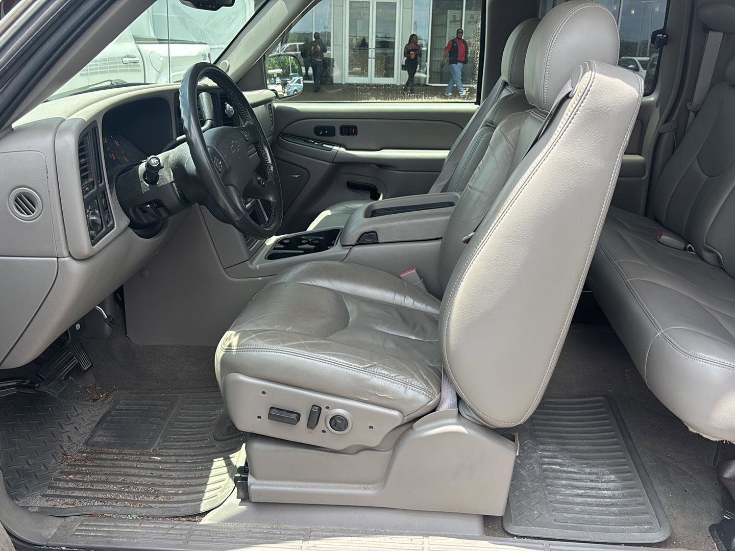Used 2004 Chevrolet Silverado 1500 LT w/ Light Duty Power Package RWD image 3