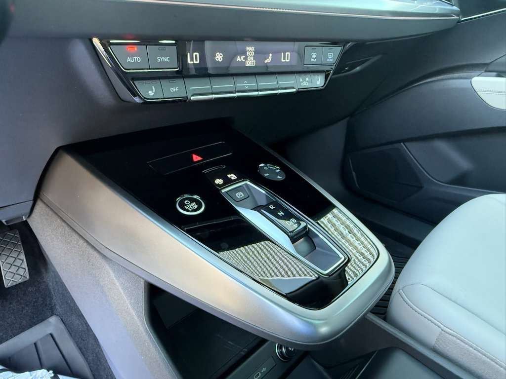 Used 2024 Audi Q4 e-tron Premium w/ Convenience Package image 17