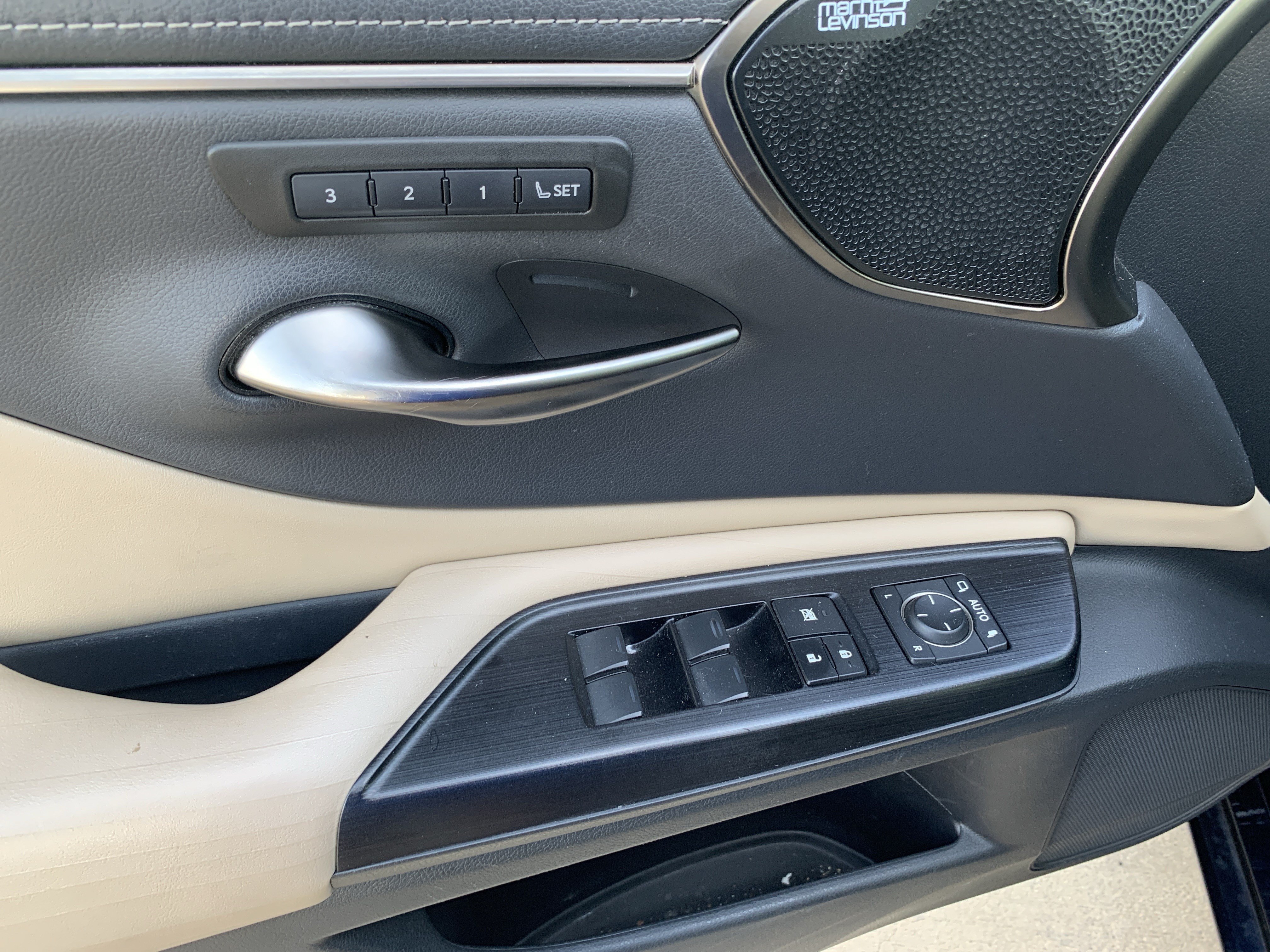 Used 2020 Lexus ES 300h w/ Premium Package FWD image 15