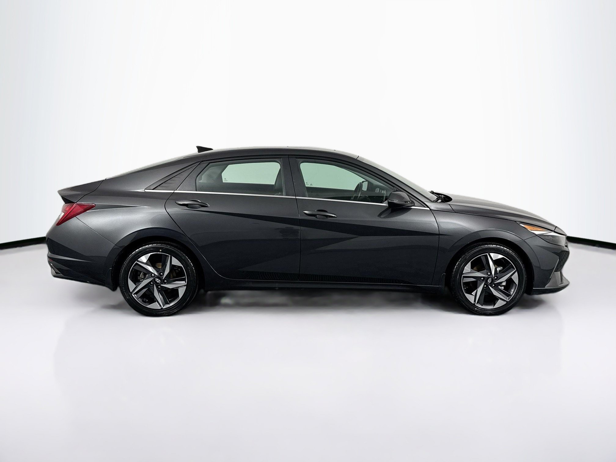 Used 2023 Hyundai Elantra Limited FWD image 12