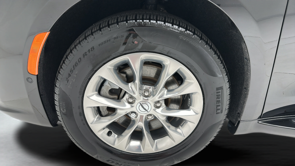 Used 2023 Chrysler Pacifica Touring-L AWD/4WD image 9