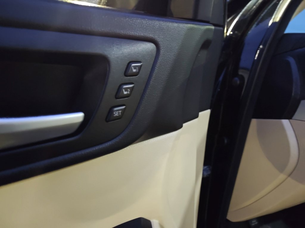 Used 2016 Toyota Highlander Limited AWD/4WD image 8