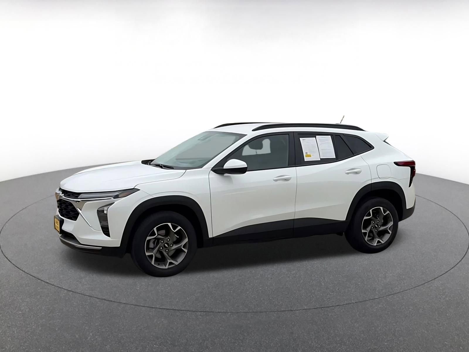 Used 2025 Chevrolet Trax LT w/ LT Convenience Package FWD image 8