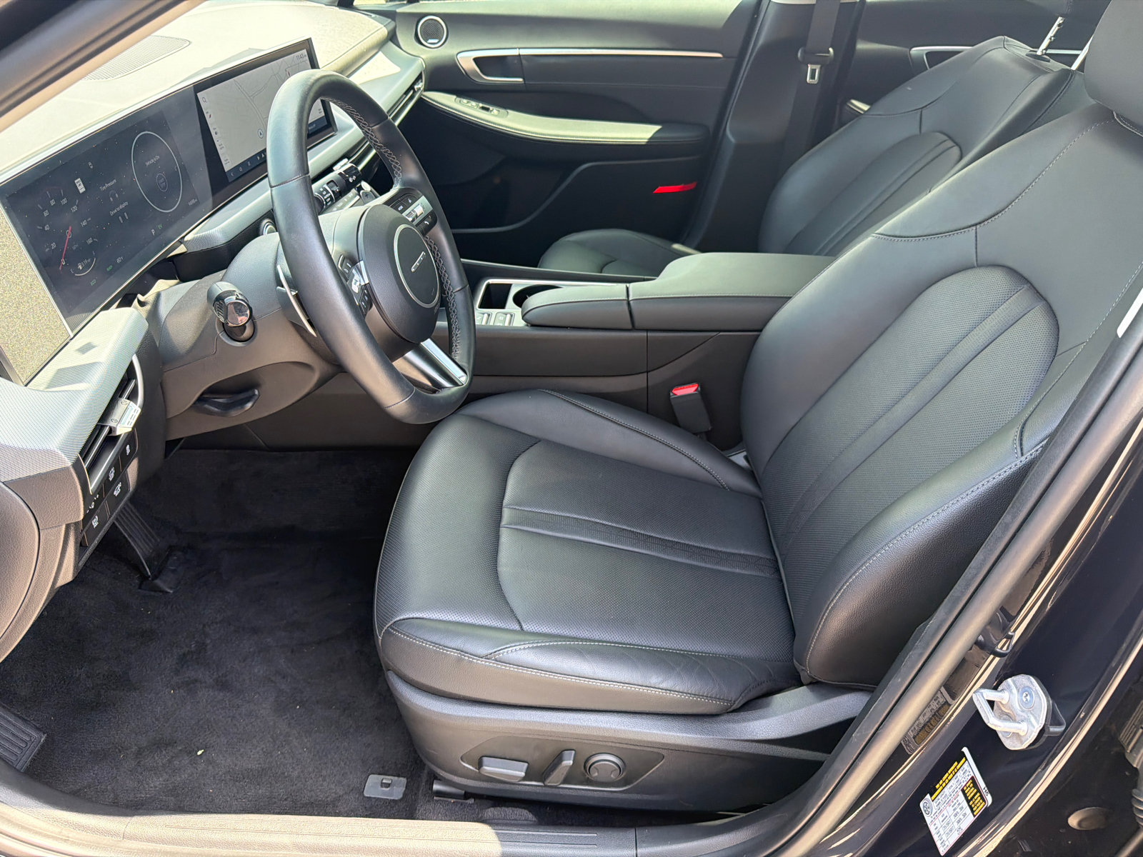 Certified 2025 Hyundai Sonata Limited FWD image 3
