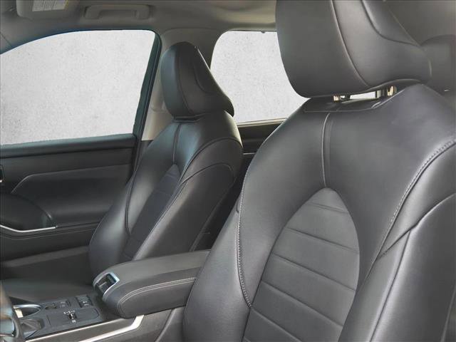 Used 2022 Toyota Highlander XLE image 15