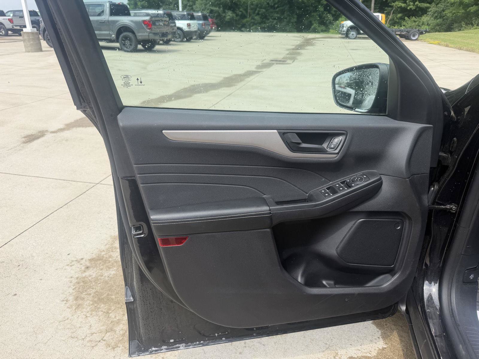 Used 2022 Ford Escape SE w/ Cold Weather Package FWD image 12