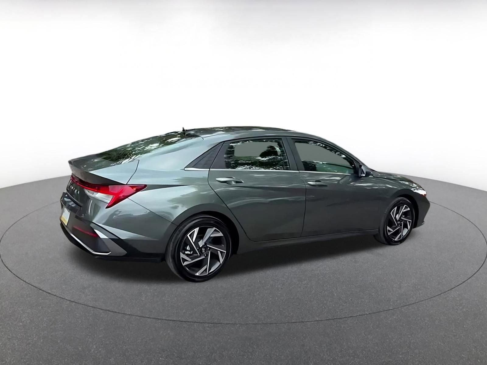 Used 2025 Hyundai Elantra SEL FWD image 15