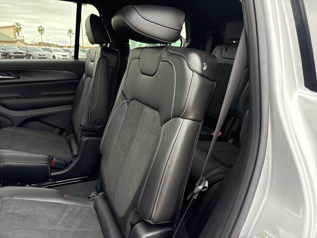 New 2025 Jeep Grand Cherokee L Altitude image 18