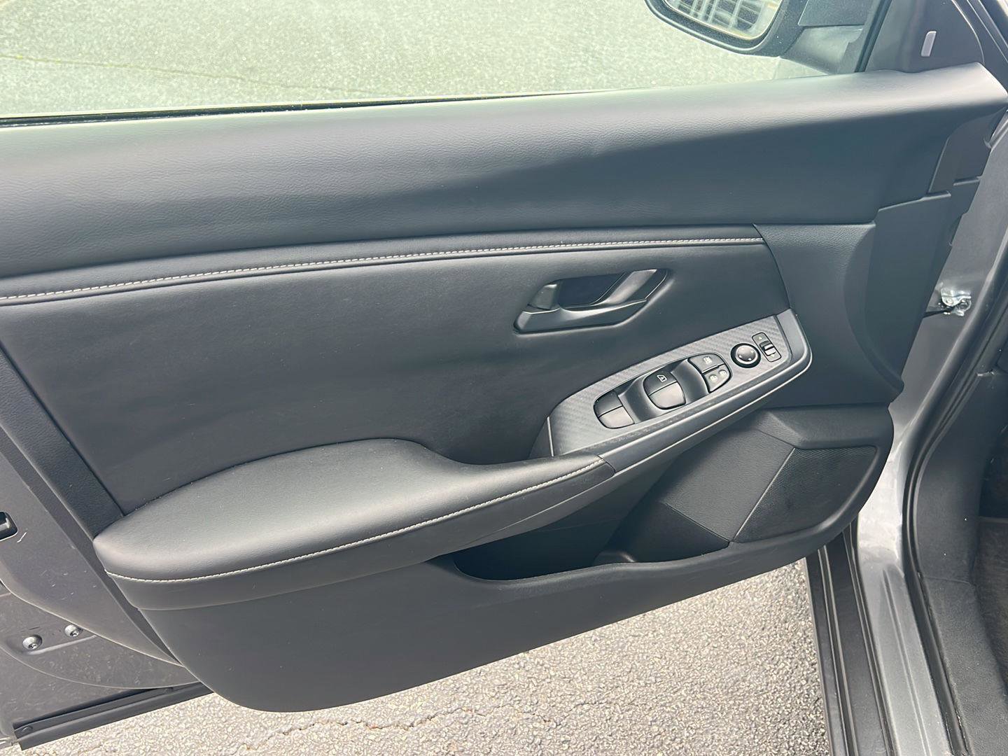 Used 2025 Nissan Sentra S image 16
