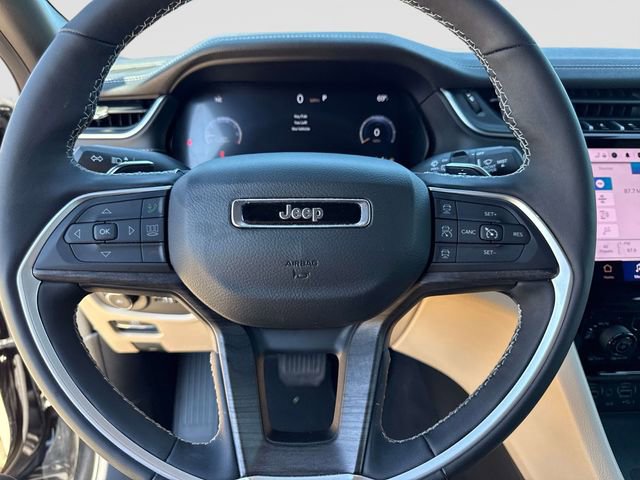 Used 2025 Jeep Grand Cherokee Limited w/ Luxury Tech Group II AWD/4WD image 29