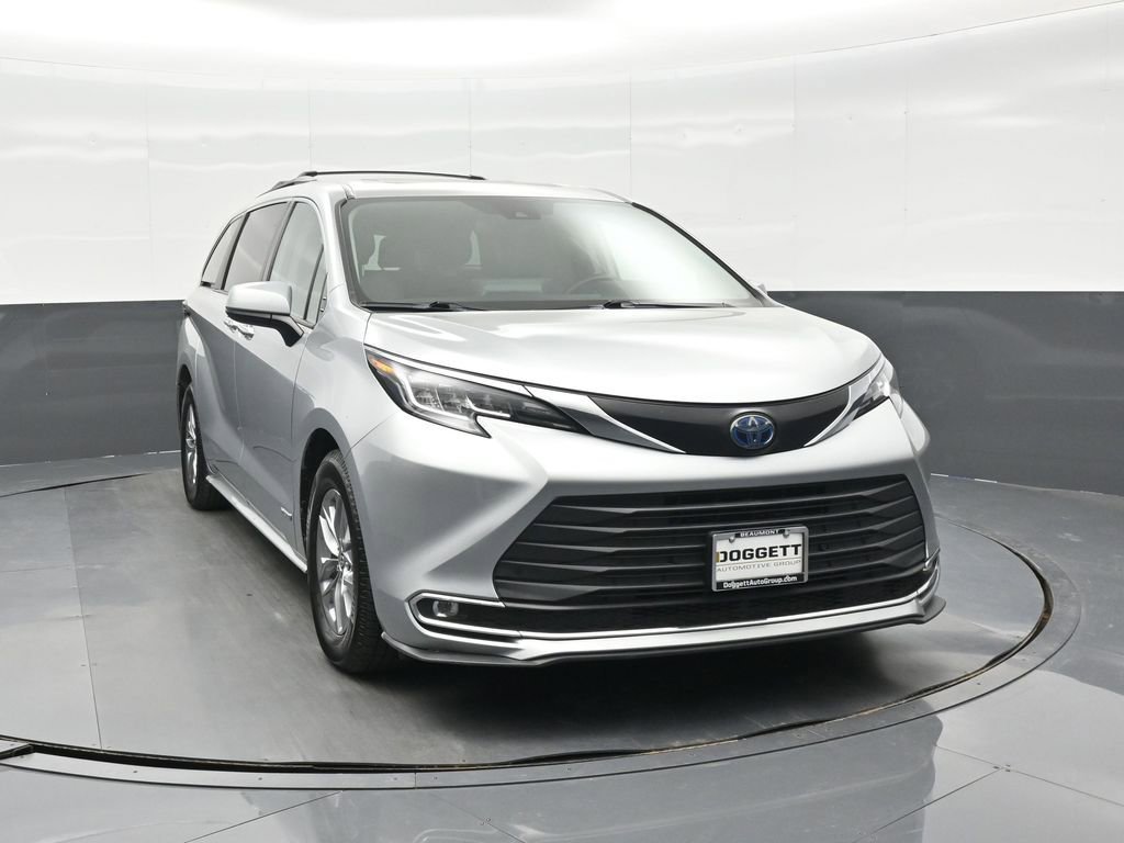 Used 2021 Toyota Sienna XLE image 18