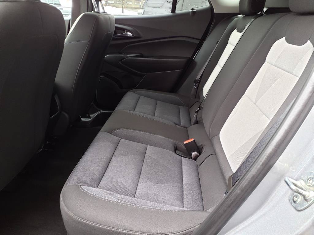 Used 2024 Chevrolet Trax LS w/ LS Convenience Package FWD image 8