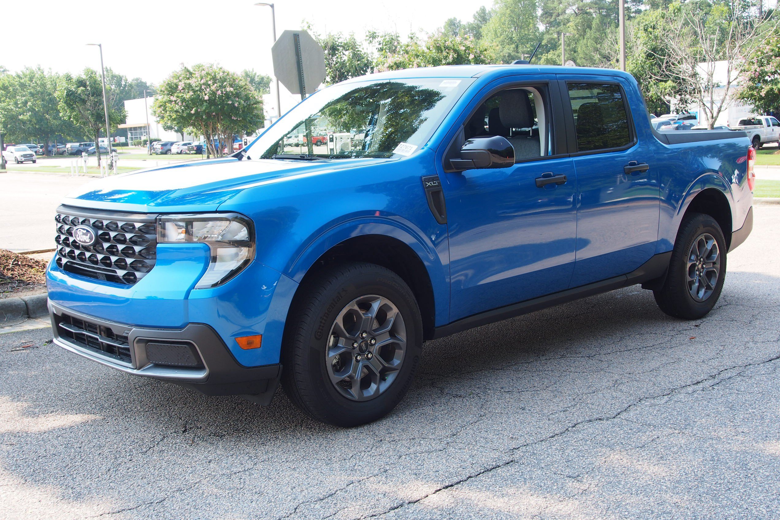 New 2026 Ford Maverick XLT w/ XLT Luxury Package FWD image 3
