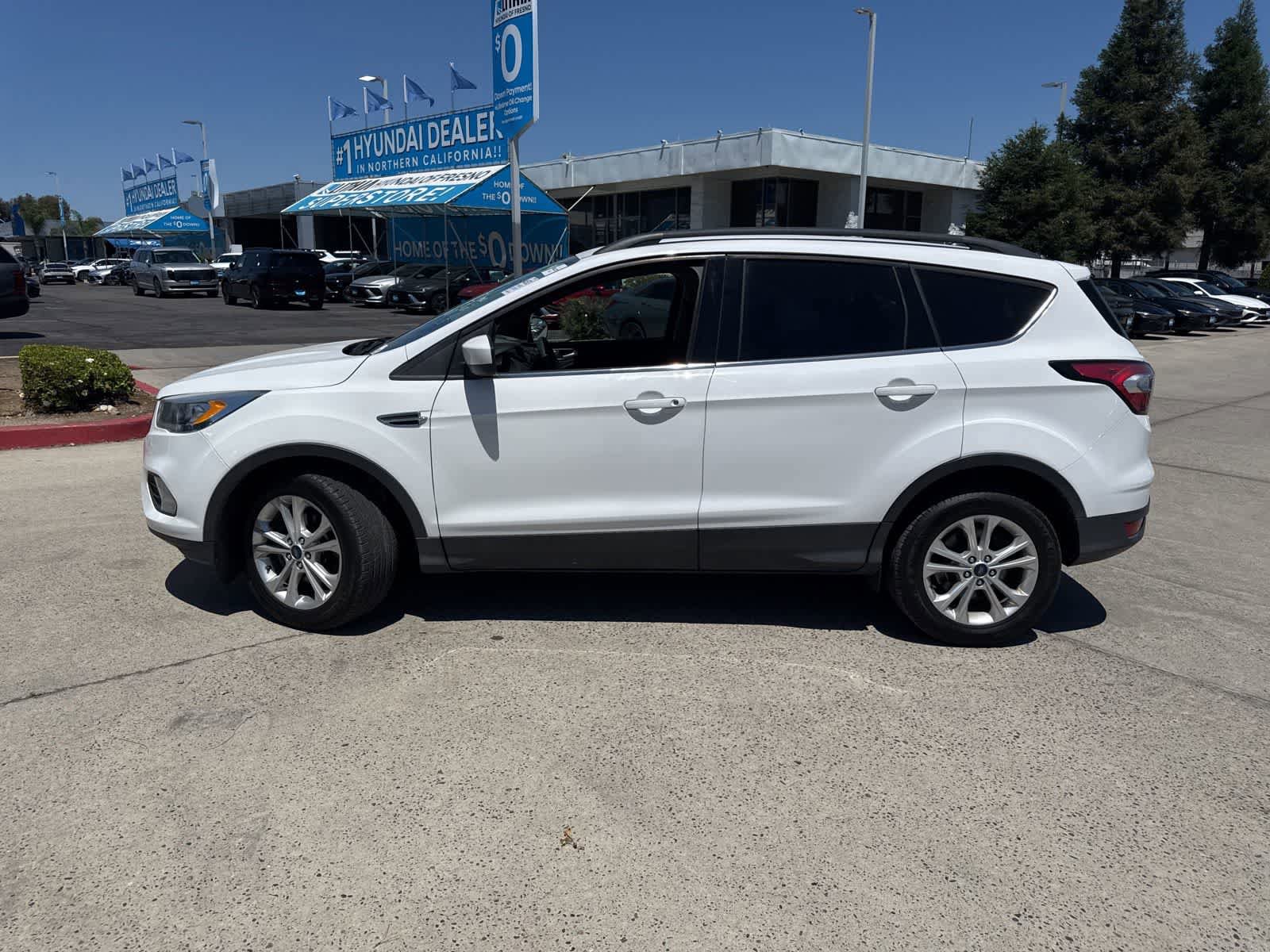 Used 2017 Ford Escape SE w/ Equipment Group 201A FWD image 8