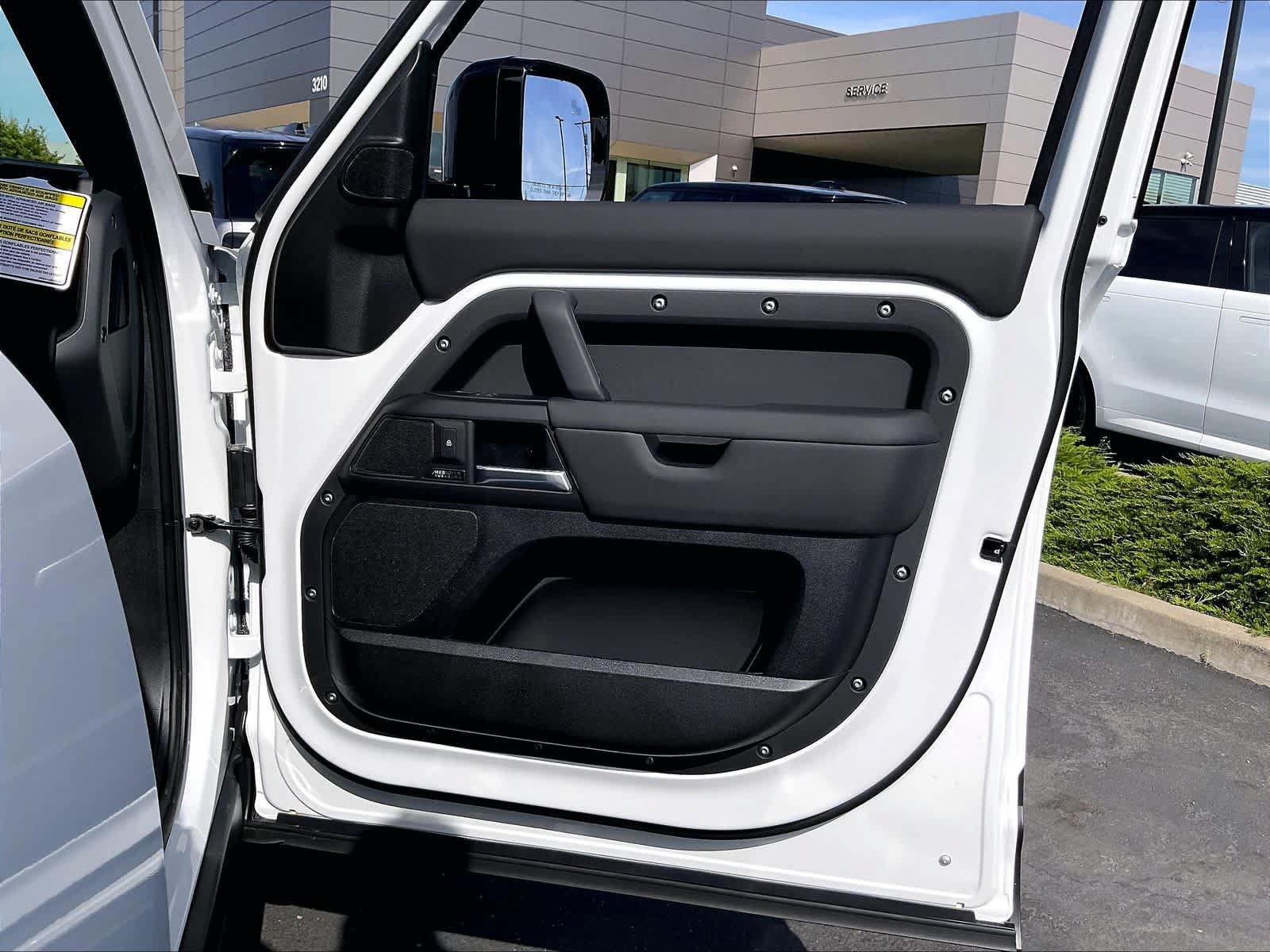 New 2026 Land Rover Defender 110 X-Dynamic SE AWD/4WD image 30