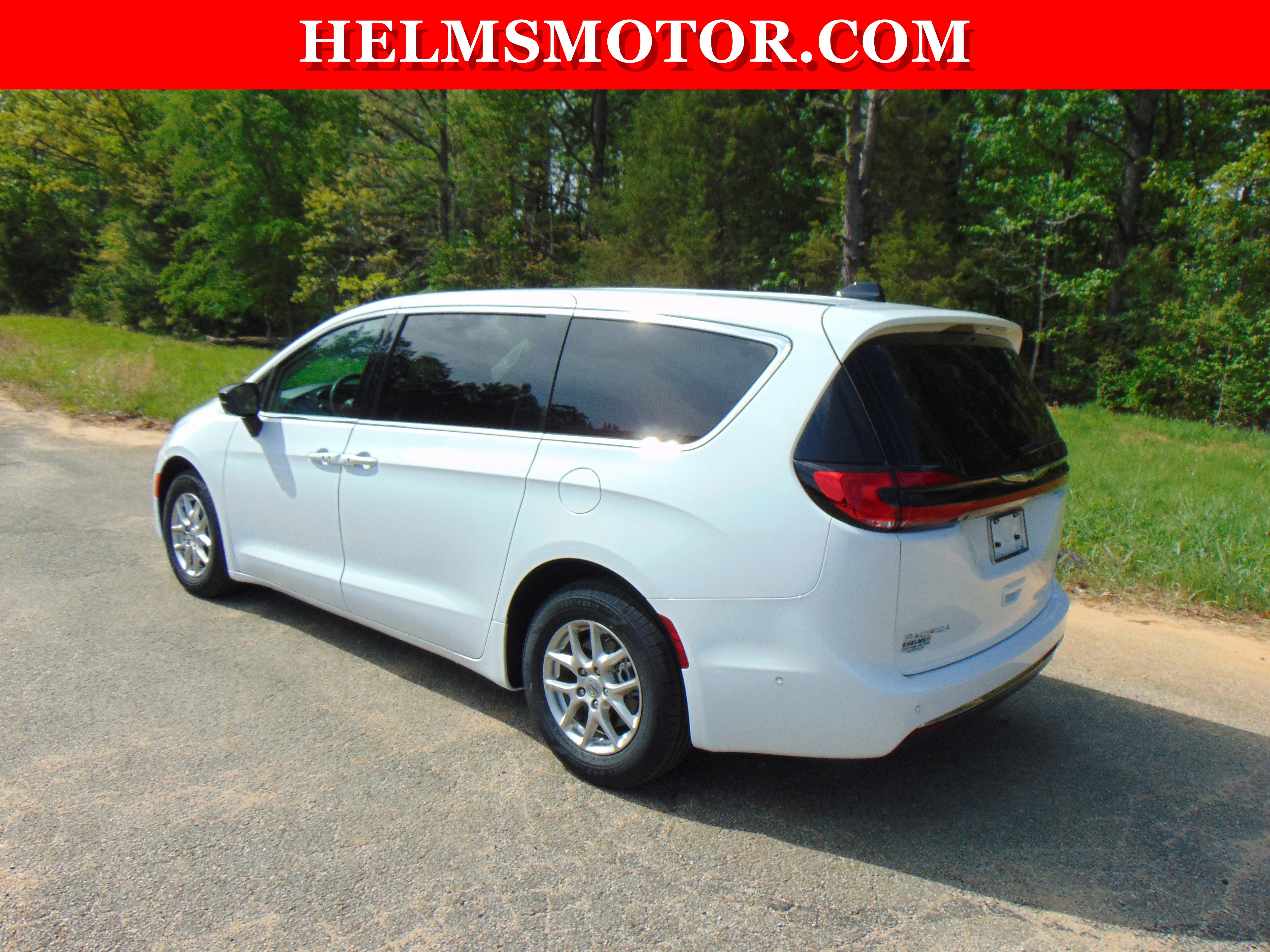 Certified 2024 Chrysler Pacifica Touring-L FWD image 7