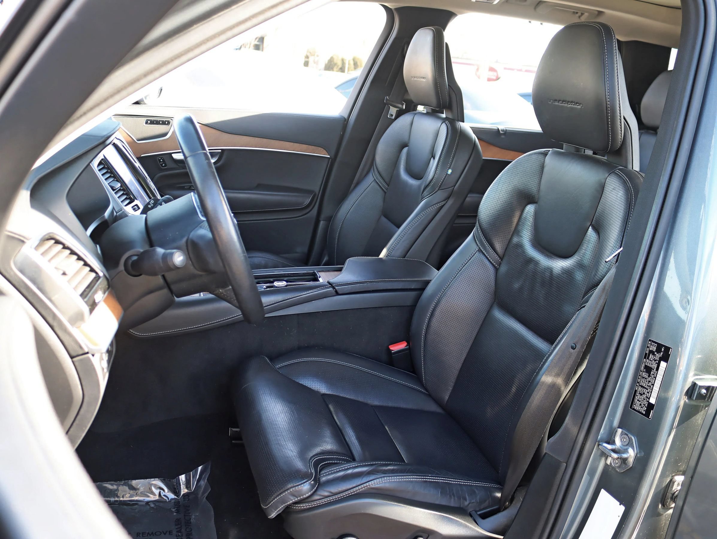 Used 2016 Volvo XC90 T8 Inscription w/ Protection Package Plus AWD/4WD image 27