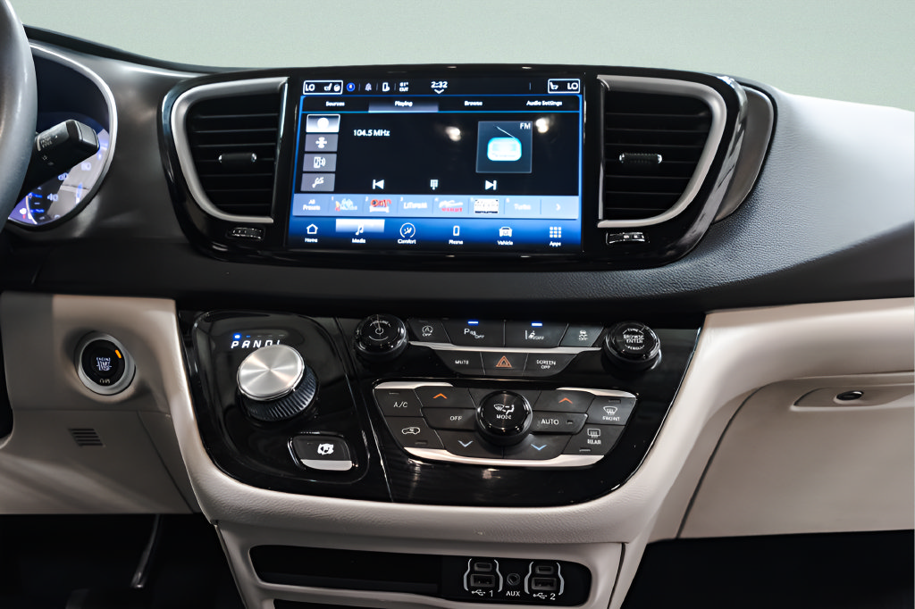 Used 2023 Chrysler Pacifica Touring-L FWD image 13