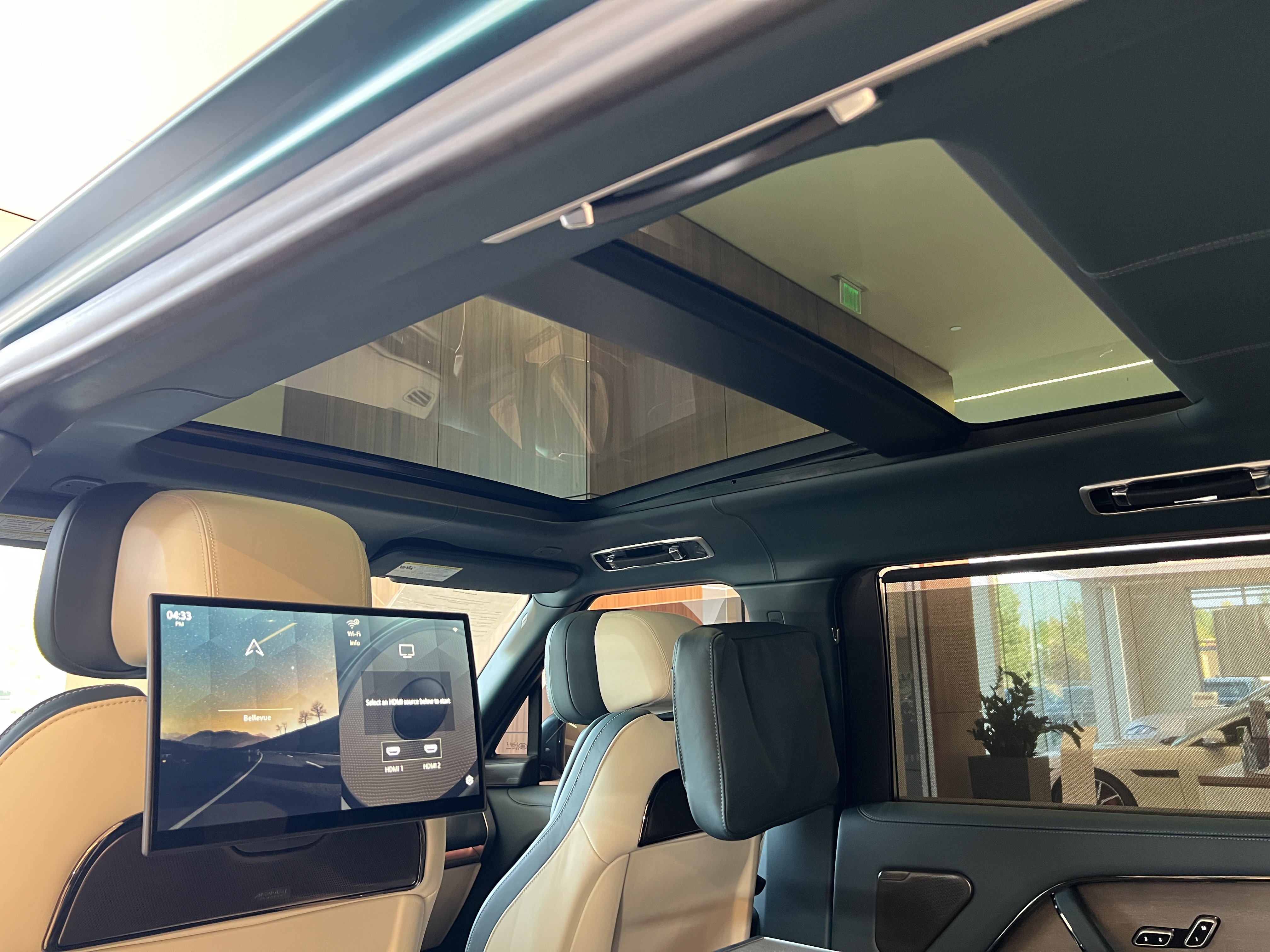 New 2025 Land Rover Range Rover SV AWD/4WD image 17