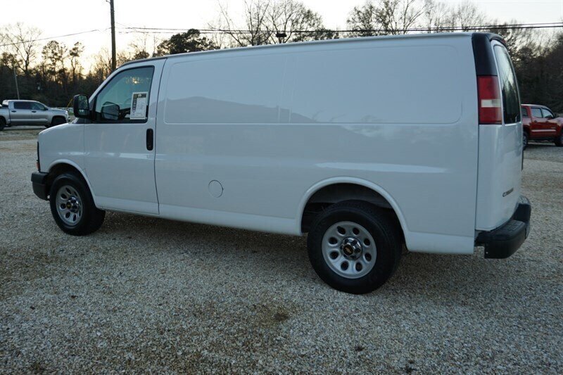 Used 2010 Chevrolet Express 1500 RWD image 11