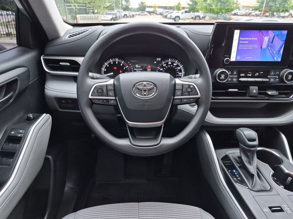 Used 2023 Toyota Highlander L FWD image 31