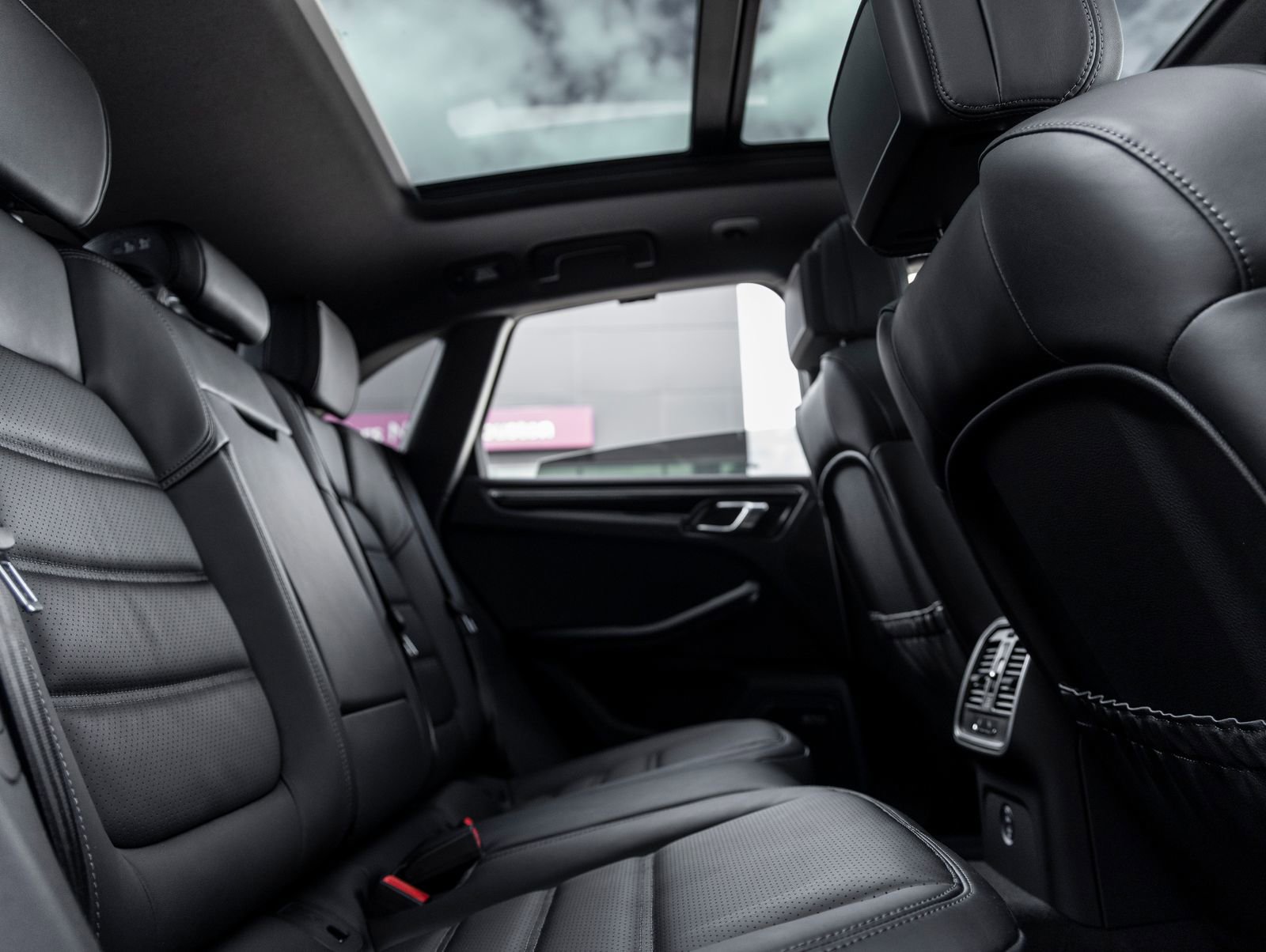 Certified 2026 Porsche Macan S AWD/4WD image 36