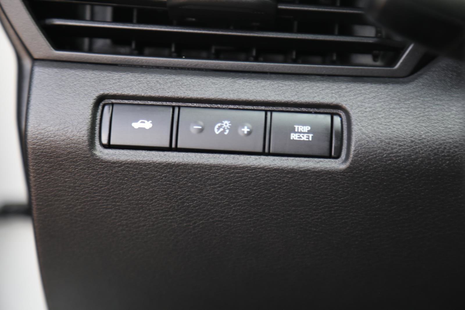 Used 2025 Nissan Altima 2.5 SR FWD image 11