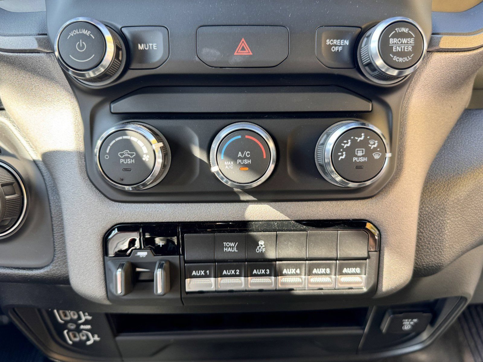 New 2024 RAM 3500 Tradesman w/ Chrome Appearance Group AWD/4WD image 26