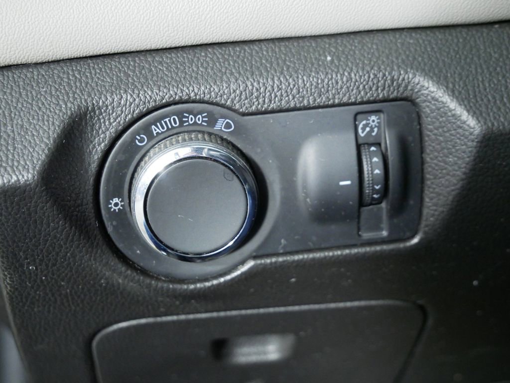 Used 2014 Chevrolet Cruze LS FWD image 24