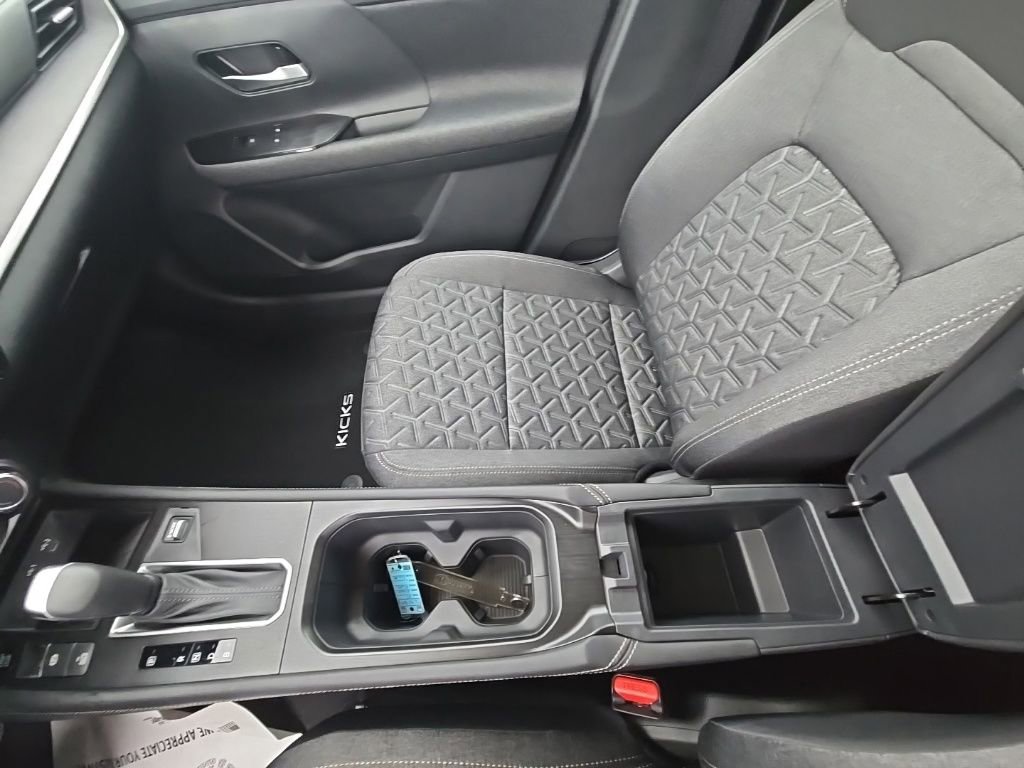Used 2025 Nissan Kicks SV image 24