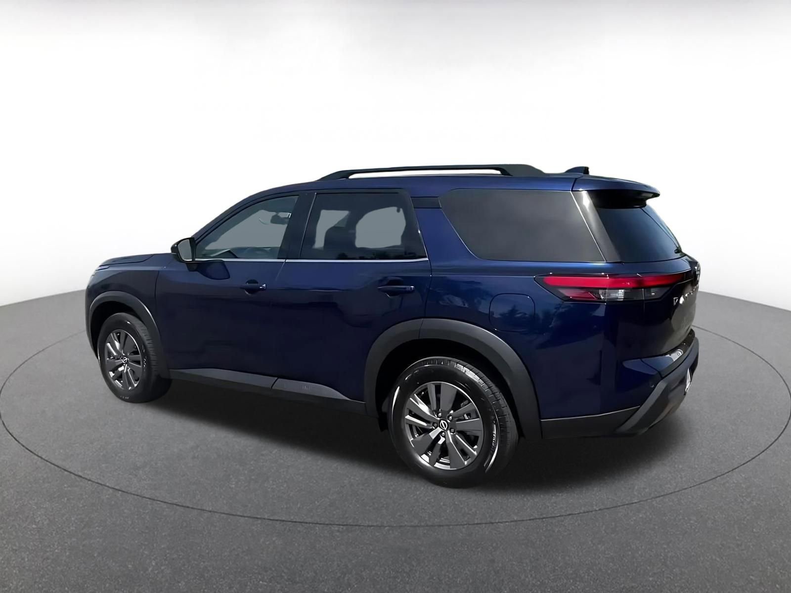 Used 2025 Nissan Pathfinder SV AWD/4WD image 10