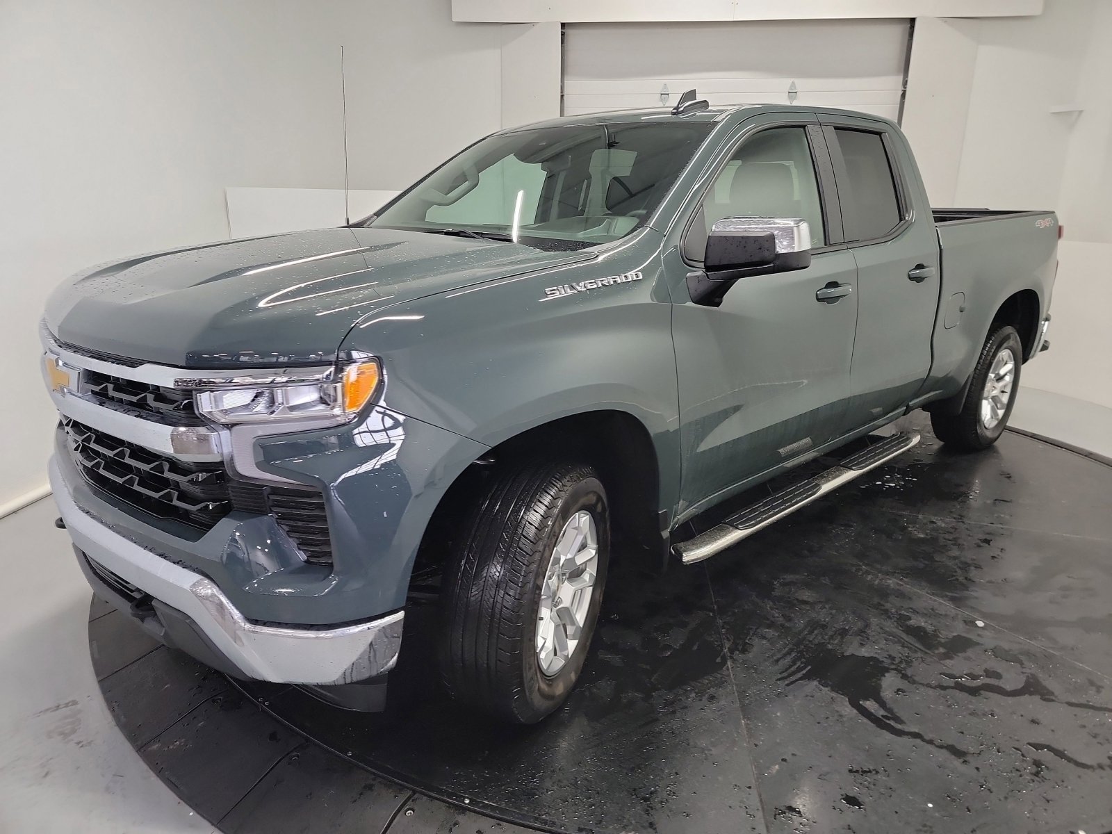 Used 2025 Chevrolet Silverado 1500 LT w/ Convenience Package II image 3