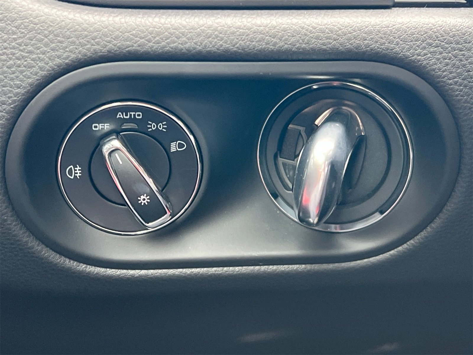 Used 2025 Porsche Macan image 31