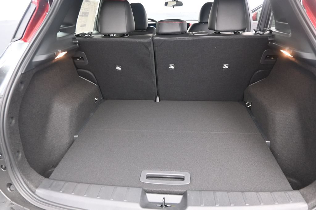 New 2026 Nissan Kicks SR w/ Cold Weather Package FWD image 15