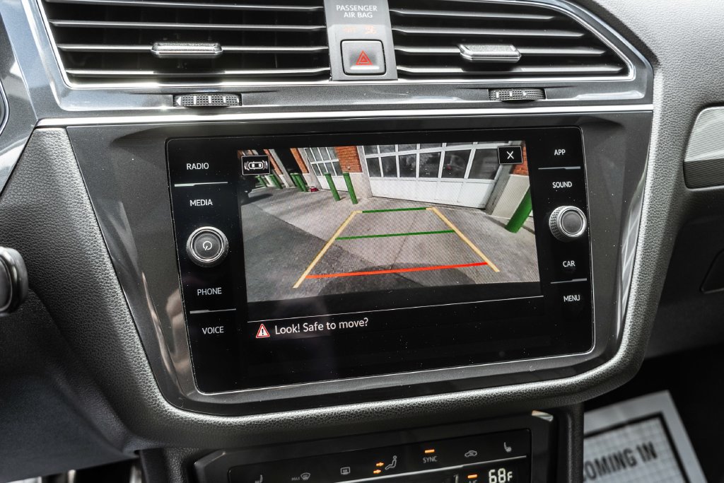 Used 2022 Volkswagen Tiguan SE R-Line AWD/4WD image 9
