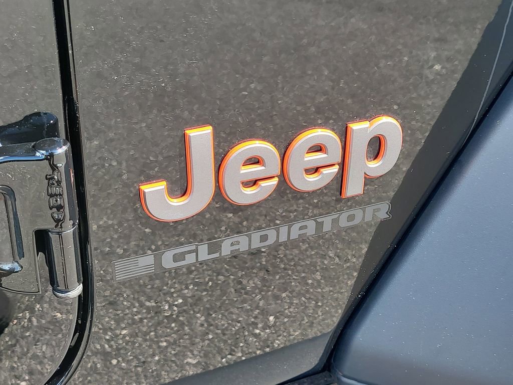 Used 2025 Jeep Gladiator Mojave AWD/4WD image 7