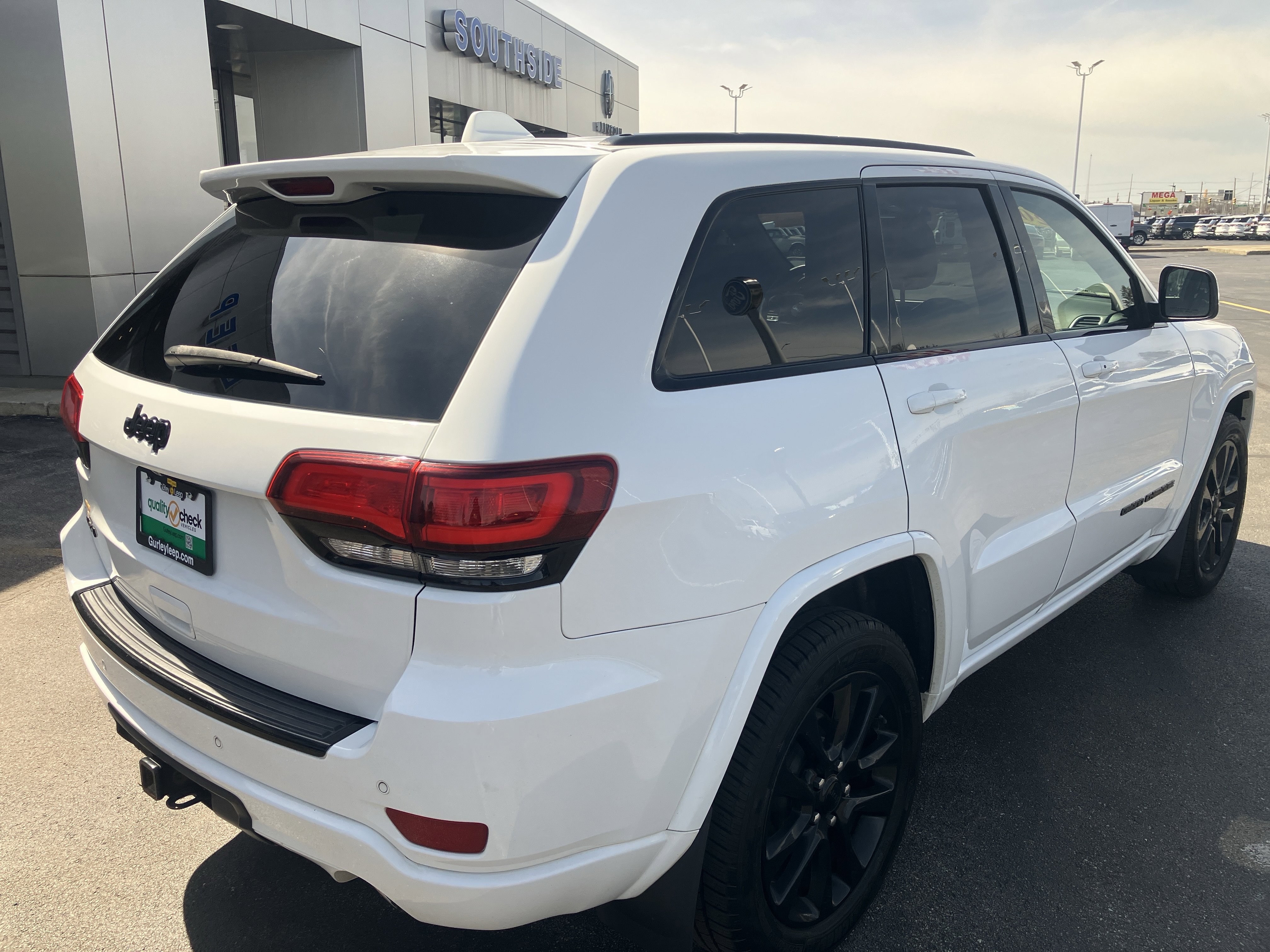 Used 2017 Jeep Grand Cherokee Altitude image 7