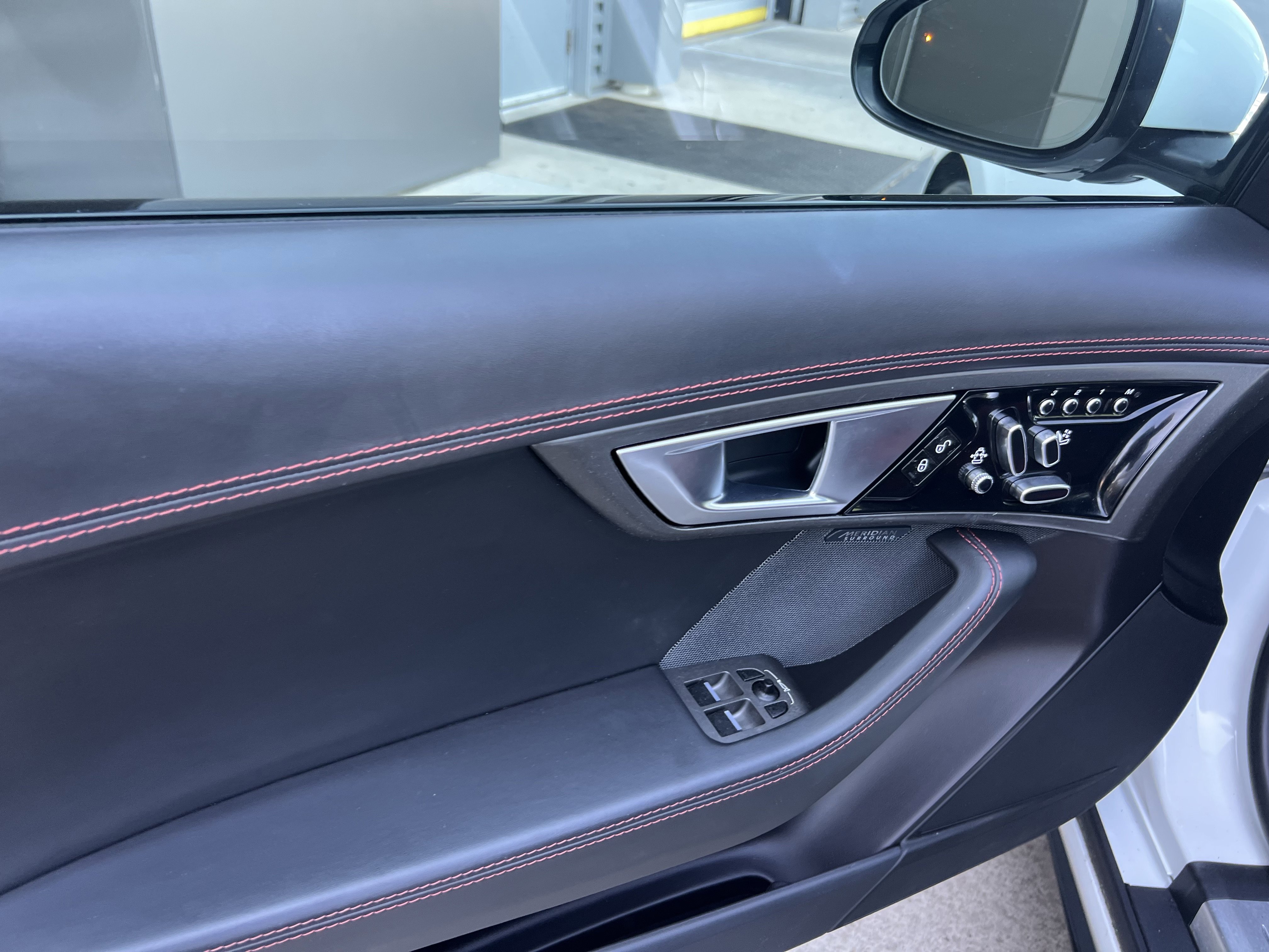 Used 2015 Jaguar F-TYPE R image 15