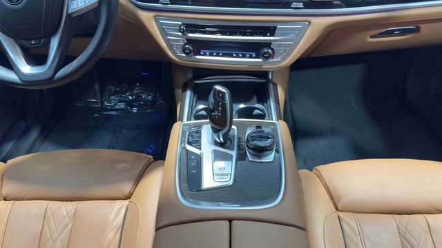 Used 2020 BMW 740i w/ Premium Package RWD image 20