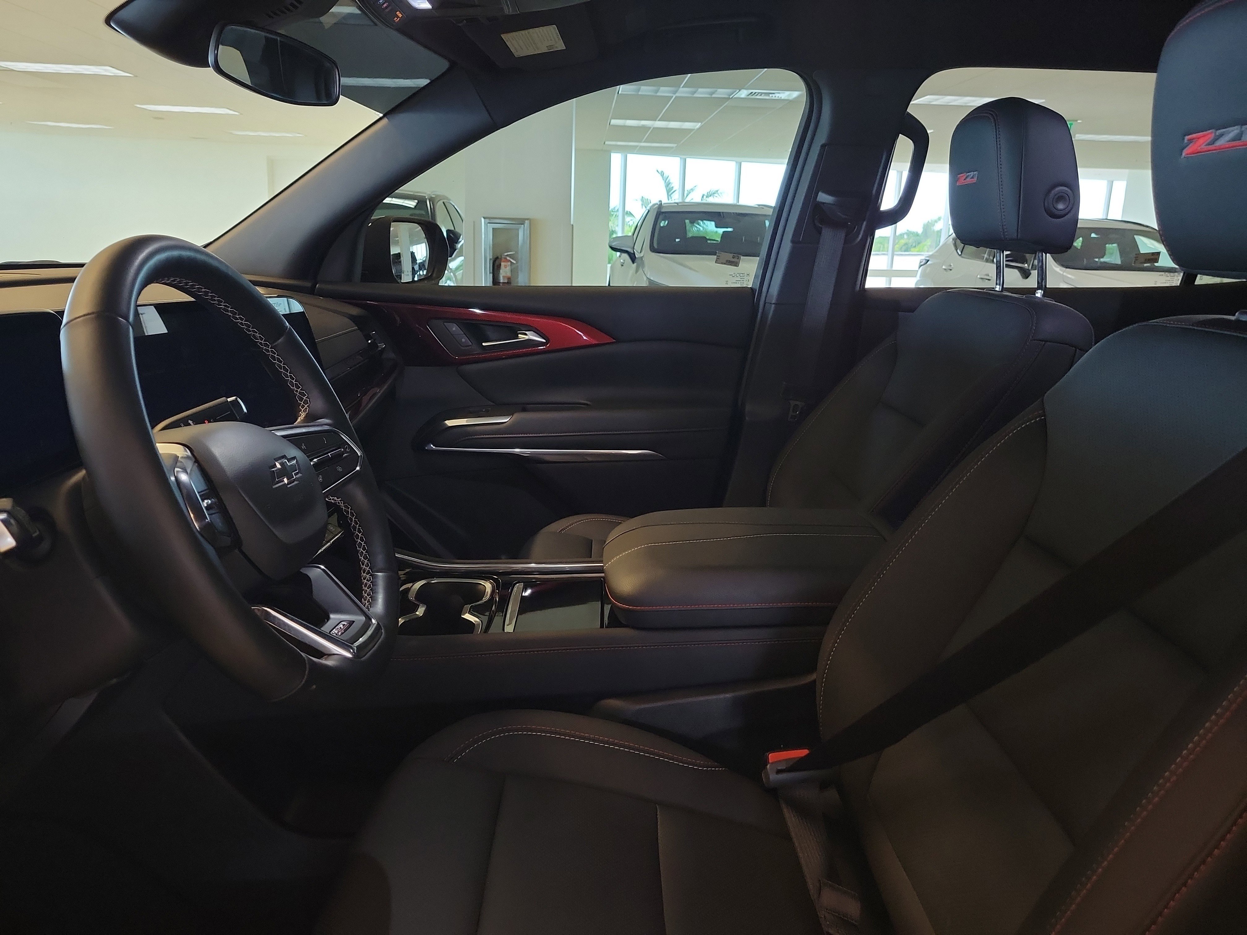 Used 2025 Chevrolet Traverse Z71 AWD/4WD image 28