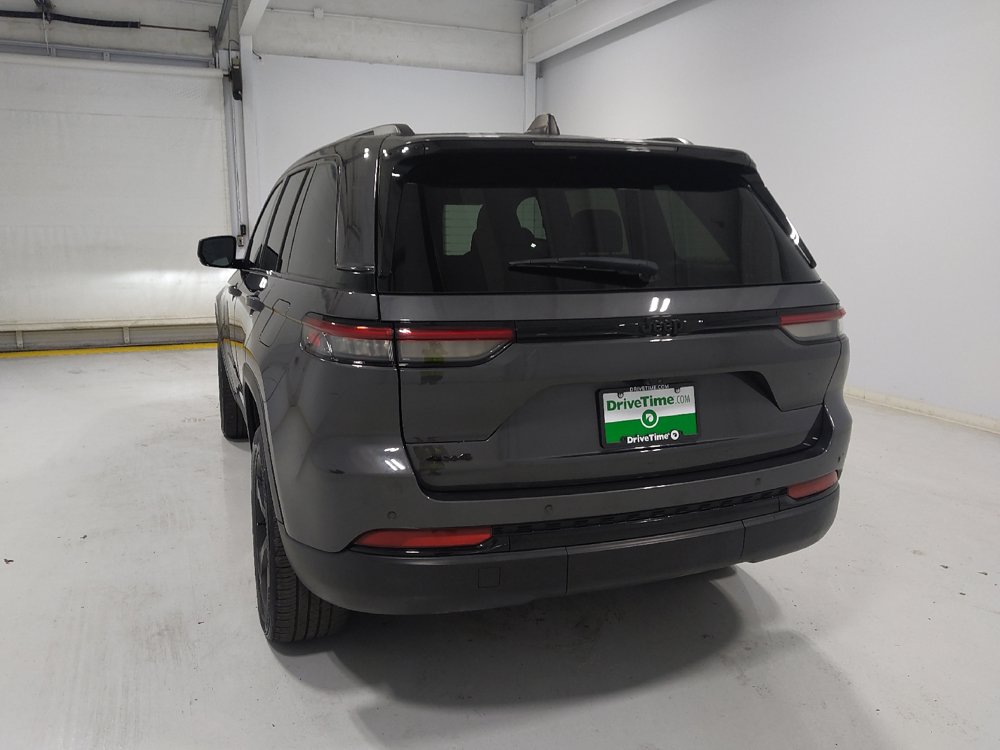 Used 2023 Jeep Grand Cherokee Altitude AWD/4WD image 6