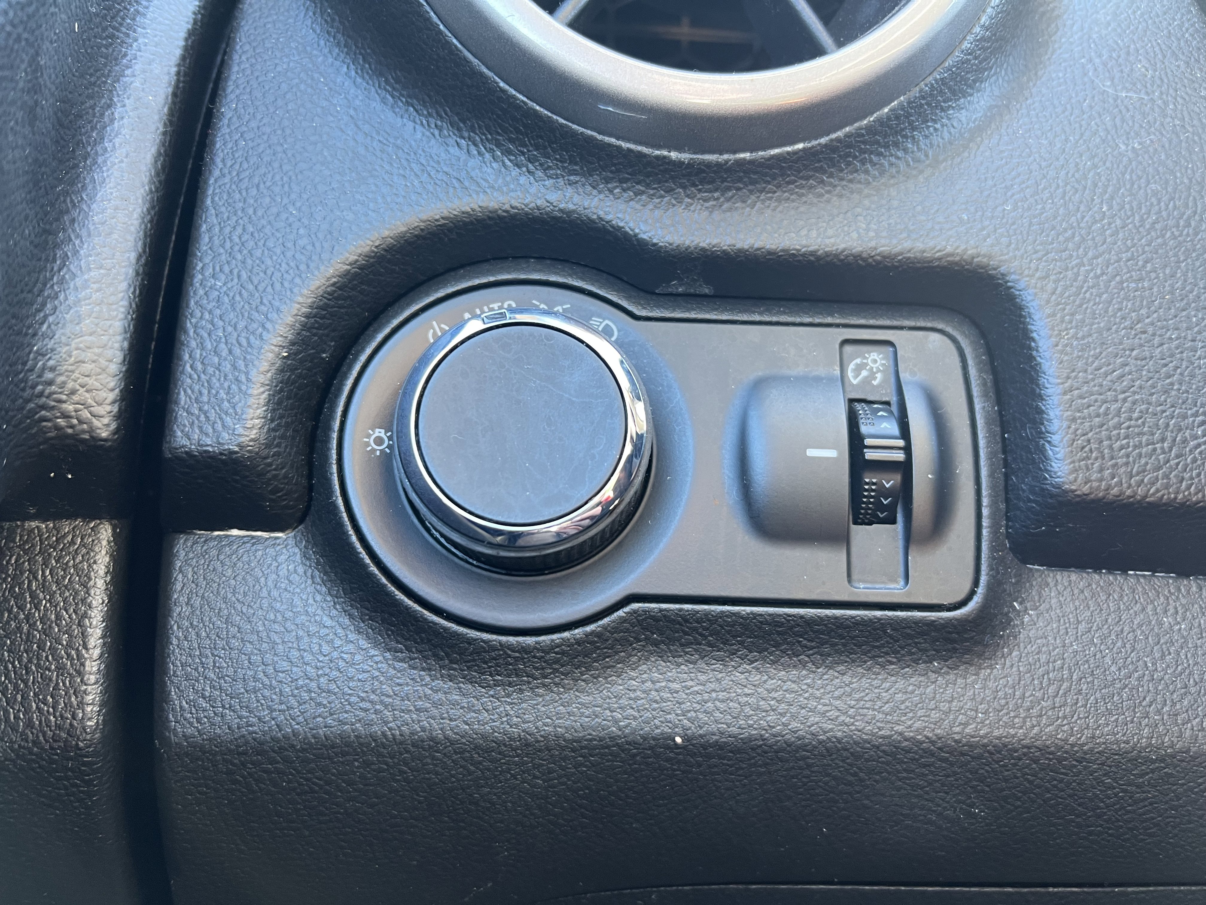 Used 2016 Chevrolet Trax LT w/ LT Convenience Package image 17