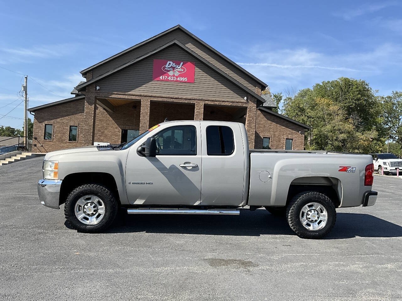 Used 2009 Chevrolet Silverado 2500 LTZ AWD/4WD image 2