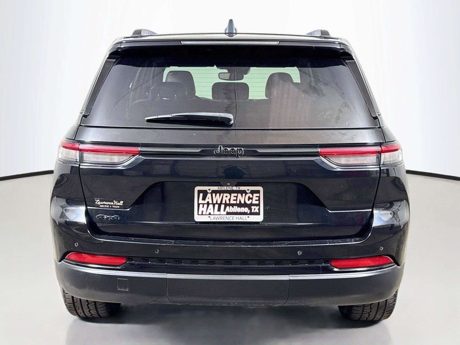 Used 2023 Jeep Grand Cherokee Altitude AWD/4WD image 5