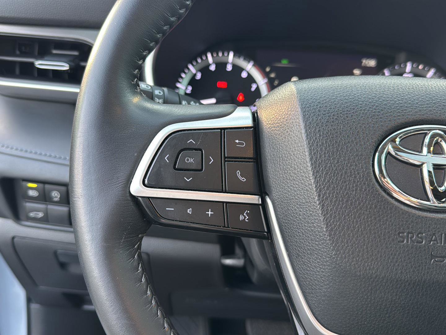 Used 2023 Toyota Highlander XLE FWD image 18
