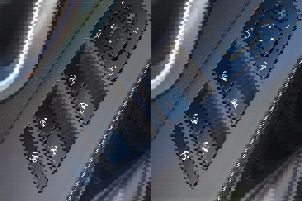 Used 2023 Kia Niro EX image 28